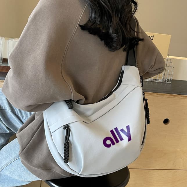 Stylish Crossbody Bag with Multiple Compartments for Daily Use — View 1