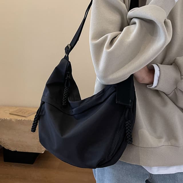 Stylish Crossbody Bag with Multiple Compartments for Daily Use — View 4